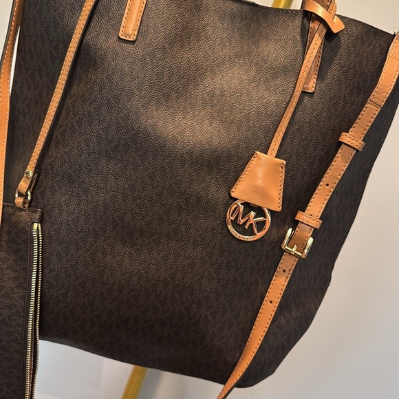 Michael Kors Brown Tote Bag with Pouch NWOT - Picture 3 of 14